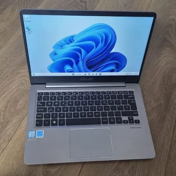 ASUS ux410u laptop 8th gen i5 processor 14 inch full HD screen