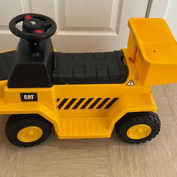 Electric toy dump truck