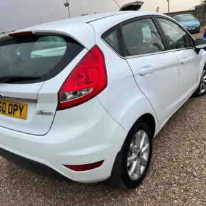 2011 Ford Fiesta 1.25 Zetec 5-door hatchback petrol manual - Image 5