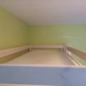 High bed - white with integrated desk, shelf and pull-out futon - Image 3