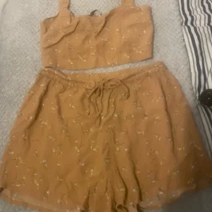Ladies clothing bundle - Image 3