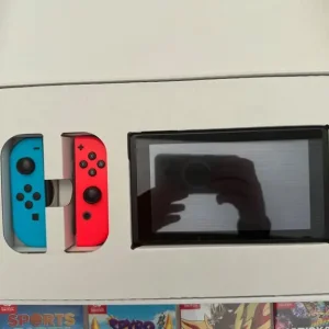 Nintendo Switch with 128GB SD card and 4 games - Image 3