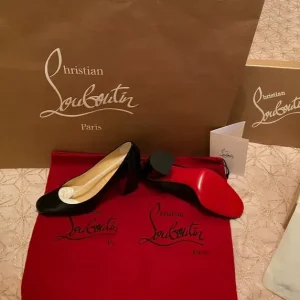 Ladies Louboutin Patent Shoes - Image 3