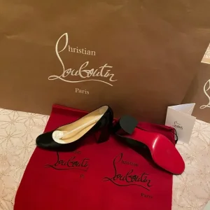 Ladies Louboutin Patent Shoes - Image 4