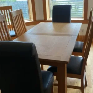 Solid oak dining table and 8 chairs - Image 5