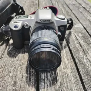 Canon Eos 500n camera with bag and user instructions - Image 2