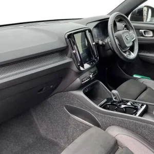 2020 Volvo XC40 Hybrid Estate - Image 2