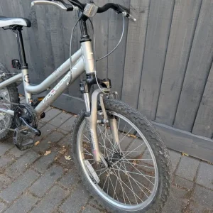 Ridgeback girls bike 16" silver with Shimano gears - Image 2