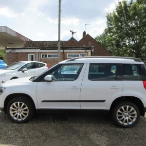 2015 Skoda Yeti 2.0 TDI CR SE Business 5-door Hatchback Diesel Manual - Image 5
