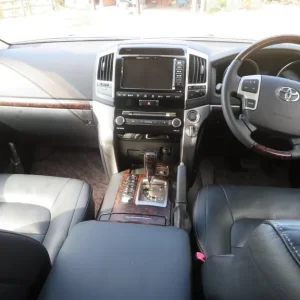 Toyota Land Cruiser Amazon ZX 4.6L V8 2014 8-Seater - Image 2