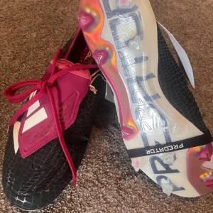 Football boots - Image 6