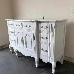 White French solid wood carved dresser with 8 drawers and gold fittings - Image 3