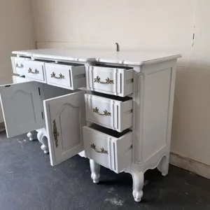White French solid wood carved dresser with 8 drawers and gold fittings - Image 5