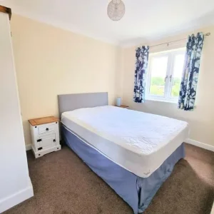Room for rent in a clean, modern flat - Image 2