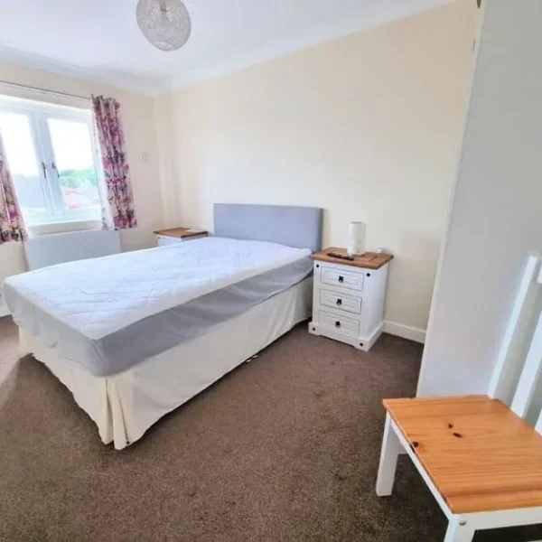 Room for rent in a clean, modern flat