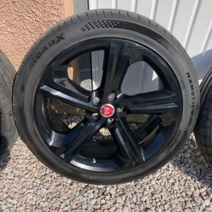 Jaguar F-Pace 20" Alloy Rims with Matching Tyres - Image 4