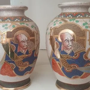Two Japanese handpainted vases - Image 2