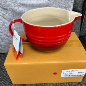 Le Creuset Red Ceramic Mixing Bowl 2L - Image 2