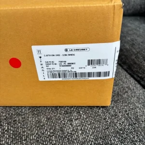 Le Creuset Red Ceramic Mixing Bowl 2L - Image 4