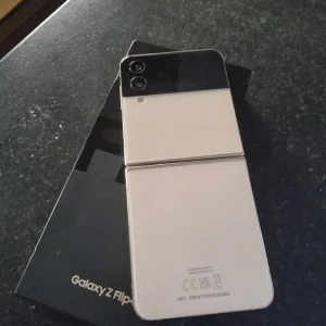 Samsung Galaxy Flip 4 128GB Unlocked 5G