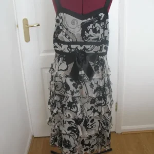 MOB/MOG 2 piece silk dress and jacket size 12 - Image 4