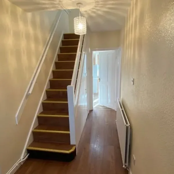 3 Bed Mid-Terrace House in Holbrooks