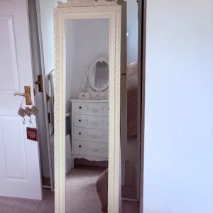 Freestanding tall mirror
