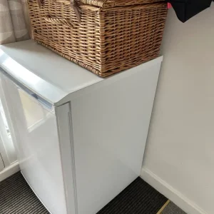 Undercounter fridge - Image 2