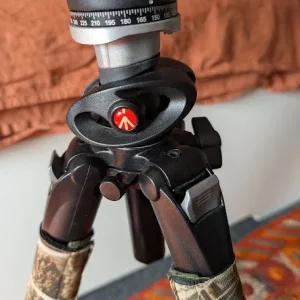 Manfrotto 055CXPRO3 carbon fibre tripod with Benro GH2 gimbal head - Image 3