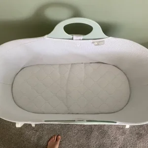Tommee Tippee green Moses basket - Image 2