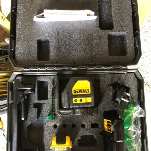 Dewalt laser level with green cross laser