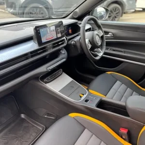 2025 Jeep Avenger 1.2 E-AWD e-Hybrid SUV - Image 8