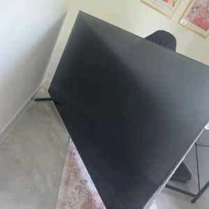 Hisense 75 inch TV - Broken screen - Image 2