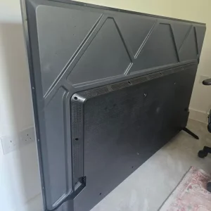 Hisense 75 inch TV - Broken screen