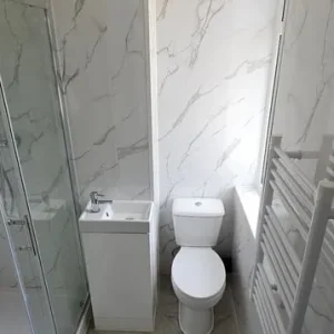 Double Room with En-Suite and Modern Kitchens - Image 2