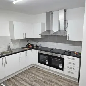 Double Room with En-Suite and Modern Kitchens - Image 3