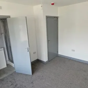 Double Room with En-Suite and Modern Kitchens - Image 7