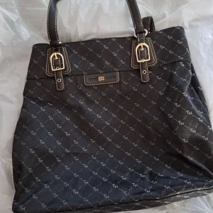 Large Tommy Hilfiger Bag - Image 7