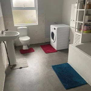 DOUBLE ROOM – 10 MINS TO MERIDIAN WATER - Image 6