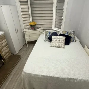 DOUBLE ROOM – 10 MINS TO MERIDIAN WATER