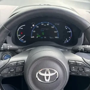 2022 Toyota Yaris Cross 1.5 Hybrid Excel 5-door Estate - Image 8
