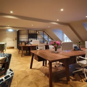 Furnished private offices with 2 to 60 desks - Image 3
