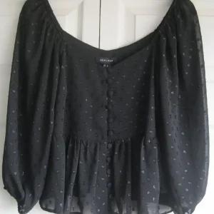 Ladies Tops and T-shirts sizes 8, 10 and 12 - Image 3