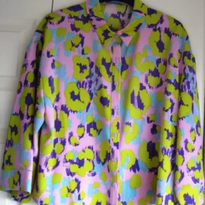 Ladies Tops and T-shirts sizes 8, 10 and 12 - Image 4