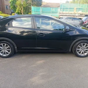 Honda Civic 1.8 2012 manual 5-door hatchback - Image 5