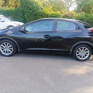 Honda Civic 1.8 2012 manual 5-door hatchback - Image 6