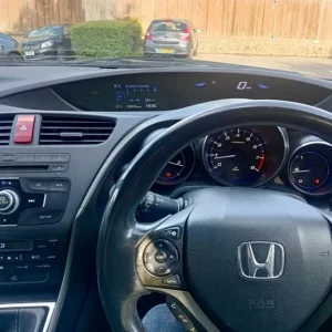 Honda Civic 1.8 2012 manual 5-door hatchback - Image 7