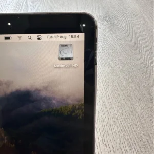 13” 2020 MacBook Air Space Gray - Image 4