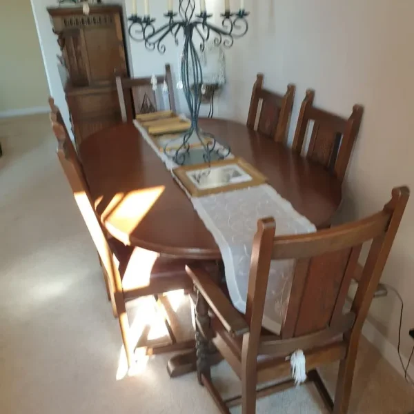 Old charm solid oak dining table with 6 chairs