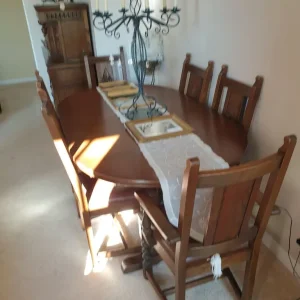 Old charm solid oak dining table with 6 chairs
